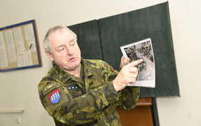 cetar_vseticka_predaval_studentum_gymnazia_informace_o_atentatu_na_heydricha.jpg