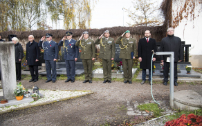 Den válečných veteránů je připomínka nejen těch, kteří v první a druhé světové válce bojovali nebo zahynuli, ale připomíná i hrdinství současných válečných veteránů
