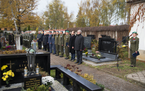 Den válečných veteránů je připomínka nejen těch, kteří v první a druhé světové válce bojovali nebo zahynuli, ale připomíná i hrdinství současných válečných veteránů
