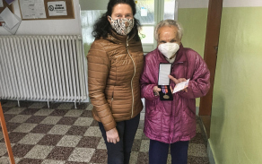 Předání pamětního odznaku k 75. výročí ukončení války v Evropě