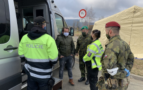 Návštěva poslance Jana Řehounka na státní hranici na Kralicku
