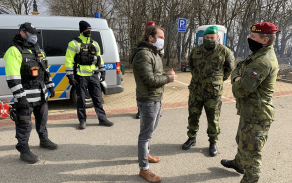 Návštěva poslance Jana Řehounka na státní hranici na Kralicku