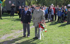 Položení květinových darů
