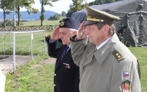 Položení květinových darů