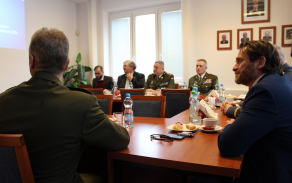 Uvítání hostů slavnostního předání daru