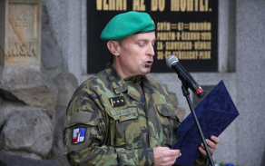 Město Vysoké Mýto uctilo tuto památku u mohyly v Jungmannových sadech. Po položení květin promluvil k účastníkům plukovník gšt. Petr Holý.