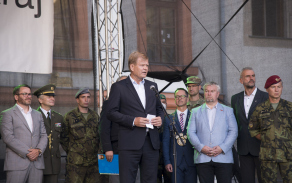 k_nastoupenym_vojakum_promluvil_take_armadni_general_josef_becvar.jpg