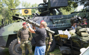 Návštěvníci měli možnost si vyzkoušt jak vojenskou techniku, tak vojenskou výzbroj