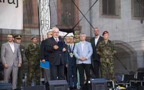 prezident_asociace_ceskoslovenskych_dobrovolniku_ve_francii_pavel_lesak.jpg