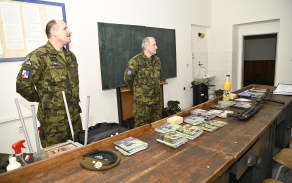 rotny_vozenilek_obohatil_prednasku_svymi_zkusenostmi_ze_zahranicnich_misi.jpg