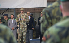 s_kratkou_zdravici_vystoupil_take_plukovnik_james_r_hackbarth_vojensky_pridelenec_pro_obranu_velvyslanectvi_spojenych_statu_americkych.jpg