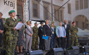 slavnostni_nastup_pesi_roty_aktivni_zalohy_krajskeho_vojenskeho_velitelstvi_pardubice.jpg