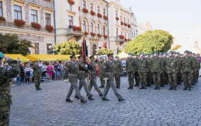 soucasti_slavnostniho_ceremonialu_byla_i_cestna_straz_posadkoveho_velitelstvi_praha_5.jpg