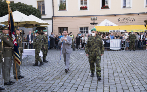 stuhu_pesi_rote_na_teto_akci_predalb_take_poslanec_poslanecke_snemovny_parlamentu_ceske_republiky_a_clen_vyboru_pro_obranu_jan_rehounek.jpg