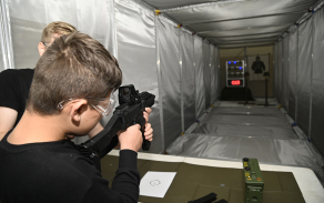 V neposlední řadě v tento den na děti čekala nejen ukázka zbraní a výstroje vojáka, ale i zážitková střelba na airsoftové střelnici
