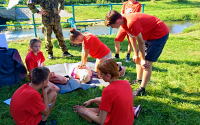 V průběhu cesty muselo družstvo plnit různé nástrahy