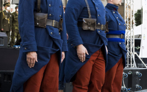 vyznam_cele_akce_zduraznili_prislusnici_roty_nazdar_v_dobovych_uniformach._2.jpg
