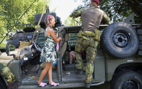 Z pozemní techniky byl velký zájem o Land Rover defender 130 kajman, který přivezli vojáci ze 43. výsadkového pluku
