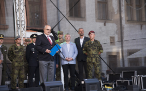 zastupce_ceskoslovenske_obce_legionarske_viktor_sinkovec_pri_svem_projevu_k_teritorialni_jednotce.jpg