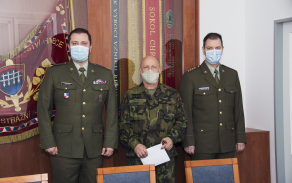 zleva_major_michael_hylak_nadporucik_vratislav_sembera_a_kapitan_roman_cach.jpg
