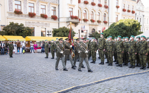 soucasti_slavnostniho_ceremonialu_byla_i_cestna_straz_posadkoveho_velitelstvi_praha_2.jpg